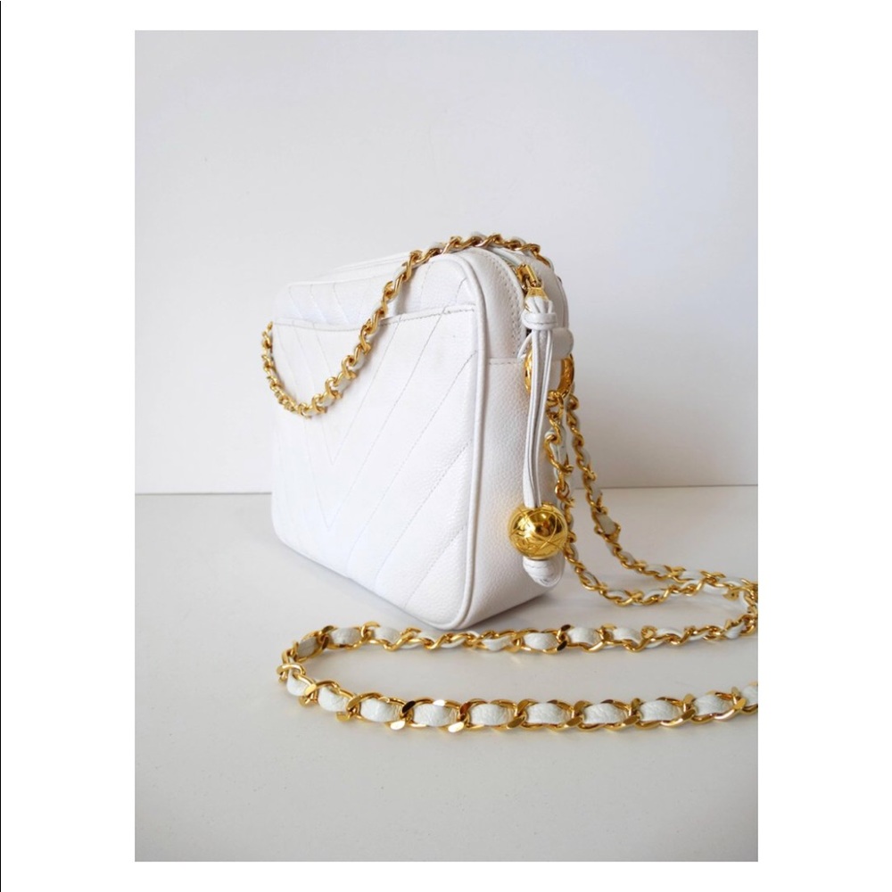 1980s Chanel White Caviar Chevron Stitched Bag - Picture 4 of 8